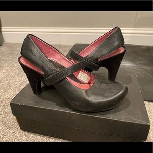 Women’s Tsubo Acrea black high heel Mary Janes